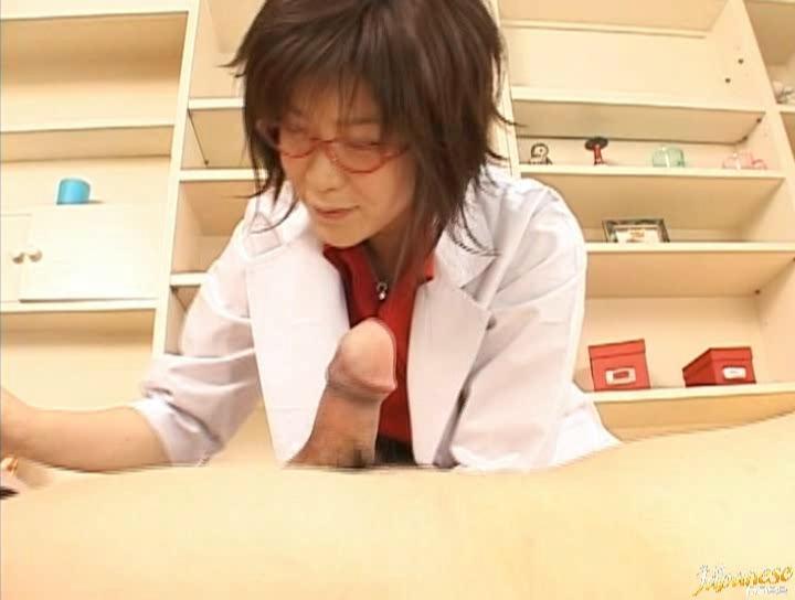 Awesome Kasumi Uehara Asian milf enjoys sucking cock - 1