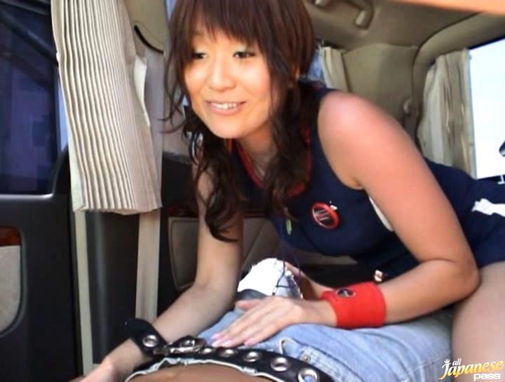 Cheerleader Awesome Asian beauty has sex in a car Snatch