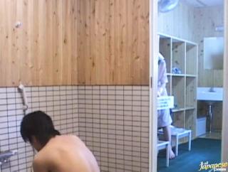 Czech Awesome Japanese hottie fucks the bath cleaning dude! Hiddencam