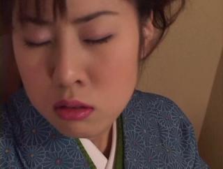 Raw Awesome Chinatsu Nakano hot Asian milf gives erotic massage Colegiala