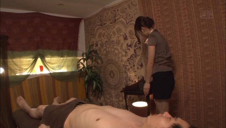 Handjobs Awesome Sexy Japanese masseur giving an arousal massage Thylinh