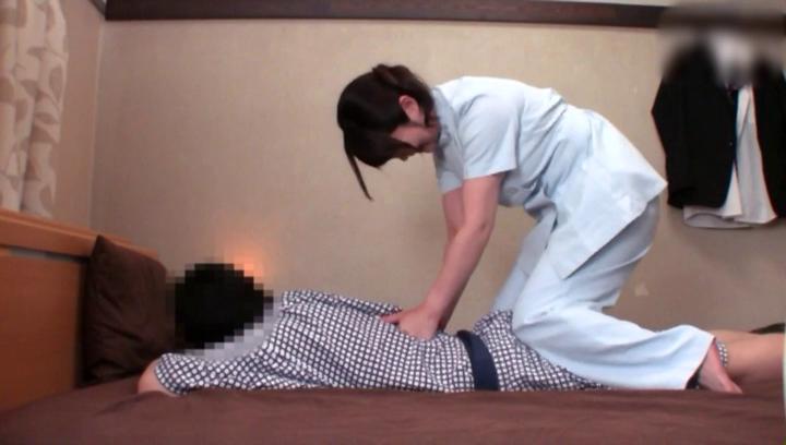 Super  Awesome Japanese mature is giving a dick massage FilmPorno - 1
