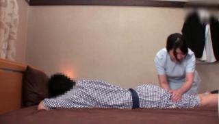 Amatoriale Awesome Japanese mature is giving a dick massage Chupando