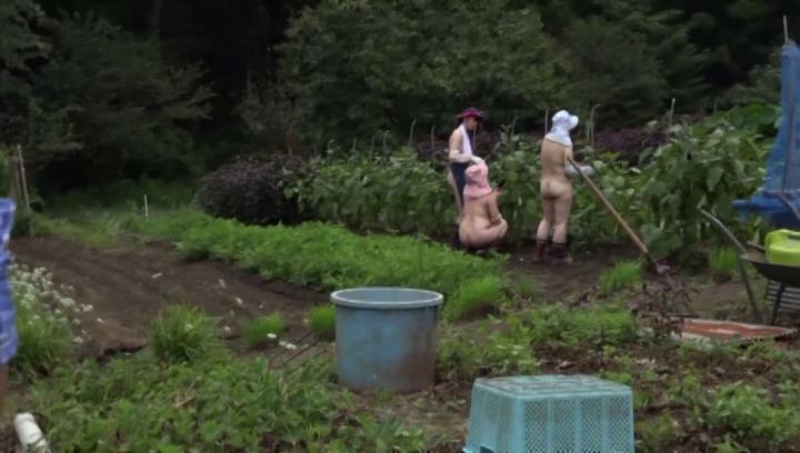 Awesome Farmer gets his dick sucked by crazy Japanese women - 1