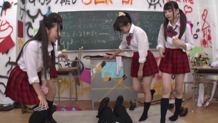 Emo  Awesome Young schoolgirls share a dick in class Tiny Girl - 1
