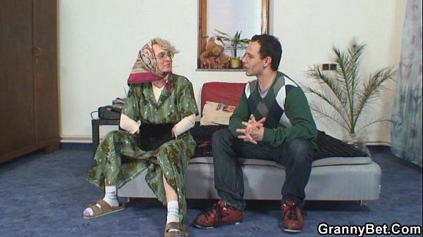 Lonely granny pleases a stranger - 2
