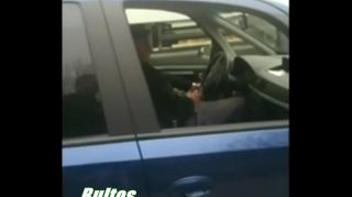Realamateur Tocandose en Su auto, video completo. RomComics