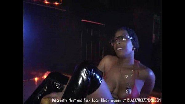 Nutaku Black Woman Stripper Sticks Lemons Up Her Pussy Oldyoung