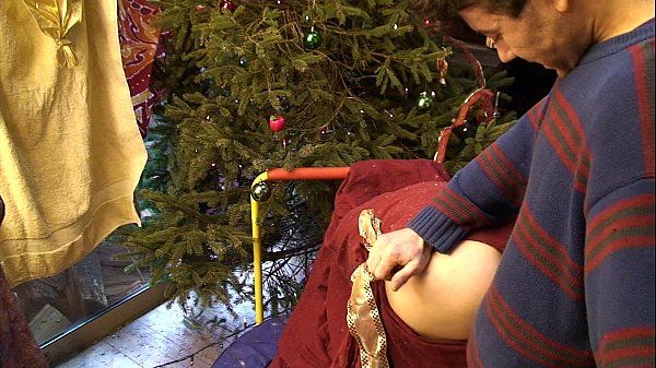 Christmas PAWG surprise! - Erin Electra - 1