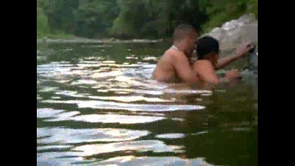 Nuru dominican singando en un rio 19yo