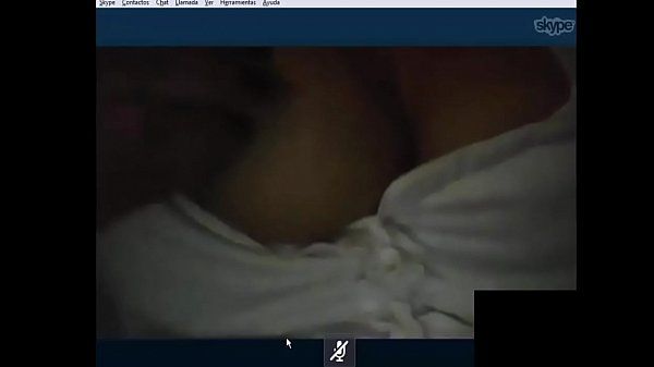 Ladyboy Mi novia enseñando las tetas por skype PornDT - 1
