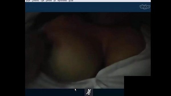 Ladyboy Mi novia enseñando las tetas por skype PornDT - 2