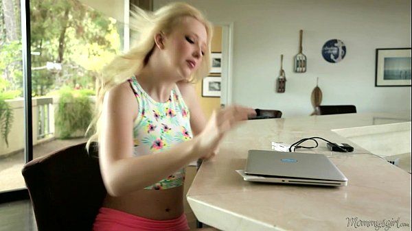 Hotel Mom Cherie DeVille and Samantha Rone Licking Each Other amature porn
