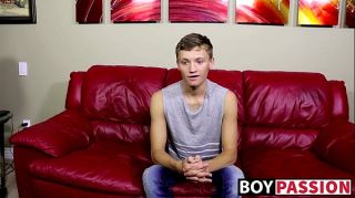FapVid Matthew shows his adorable twink body and jerks off...