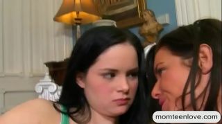 Babysitter Stepmom and teen fucking with hard dick in the livingroom Salope