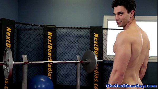 Ripped stud wanking and working out in gym - 1