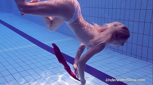 Scatrina Proklova takes off bikini and swims under water Tube77