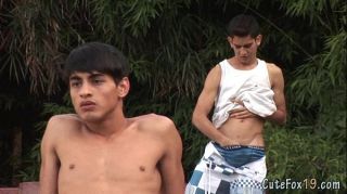 Climax Jerking guy attracts a sunbathing twink Safadinha
