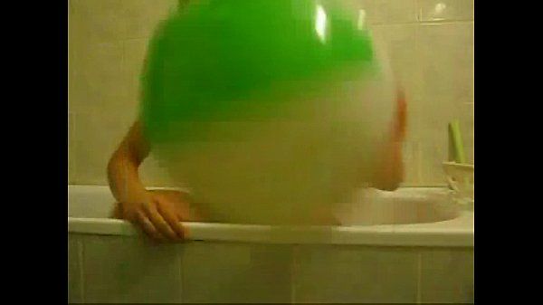 Mamada Sophie masturbating with baloons in living room and bathroom Webcams