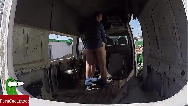 Public Sex Enculada a la gorda en una furgoneta abandonada. vídeo voyeur con cámara.GUI022 Gay Outdoor - 2