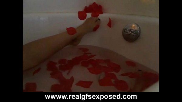 Celebrity Porn Rose's Bathrub Movie For Her Girl Exhibitionist - 1