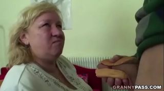 Big Booty BBW Granny Loves Hot Dog With Young Dicky Amature