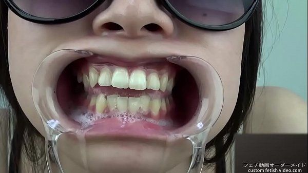 Rough Sex Porn A woman shows her gums and sputs saliva Brasileiro - 2
