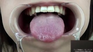 Gay A woman shows her gums and sputs saliva ucam