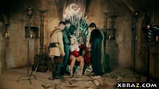 Culonas Game of thrones parody where the queen gets gangbanged Perfect Tits