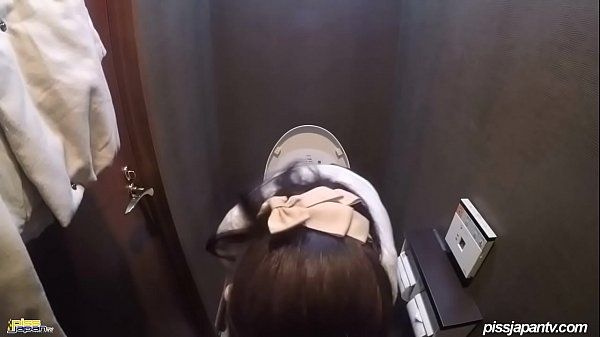 Japanese Caught Masturbating in the Public Toilet 3 - 1