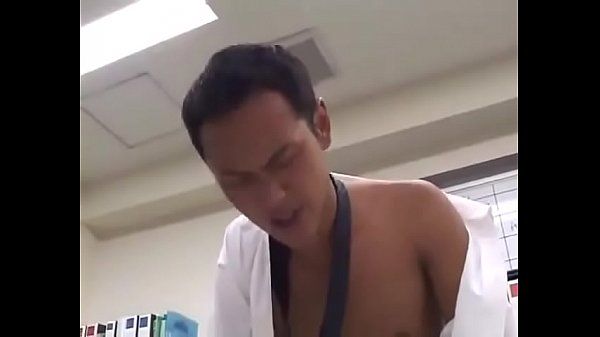 Suited Asian stud getting blown in his office - Gayfuror.com - 2