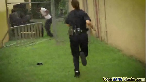 Soles Horny cops banging young black dude Site-Rip - 1