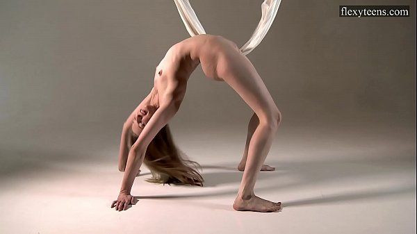 Brunette Sofia sexy gymnast - 1