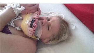 Chupada Whitney Morgan & Shauna Ryanne are gagged and feet tied to face.WMV Sexier