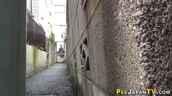 Clip Asian babe pees publicly Game - 1
