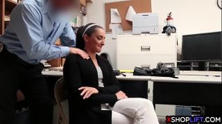Putaria Teen thief and her angy mom got fucked in a threesome Spanish