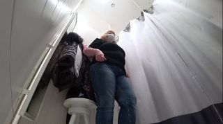 Para A hidden camera in a public fitting room, a fat milf disguises herself. Pregnant