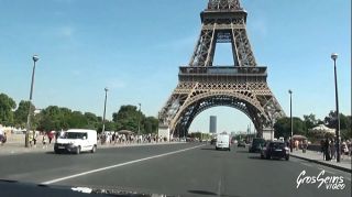 X-Angels Lena la bombe s'exhibe sous la Tour Eiffel Kathia Nobili