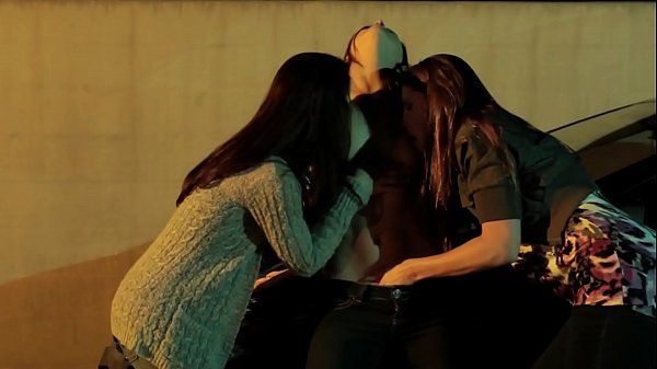 Hot Women Having Sex Lesbian sluts get horny in a car park and lick each other's pussy Desnuda