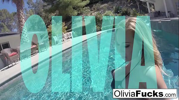 Horny Olivia Austin plays with her pussy underwater - 2