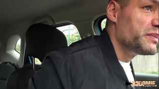 Satin Ils veulent baiser en sortant de soirée et défoncent le cul de Lola Cheating