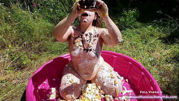 Anal Fuck Messy Birthday Sploshing - Watch me cover my ass in cake, chocolate, whip cream, and sprinkles! ErosBerry - 1