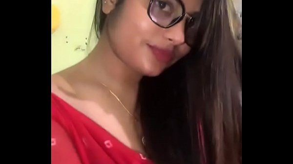 Hot desi indian girl showing her back to me in LIVE CALL - 1