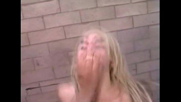 Blonde nude whore picks up man and fucks him in a garage /99dates - 1