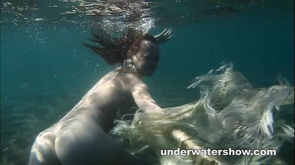 Cute Nastya is showing her beautyful body underwater - 2