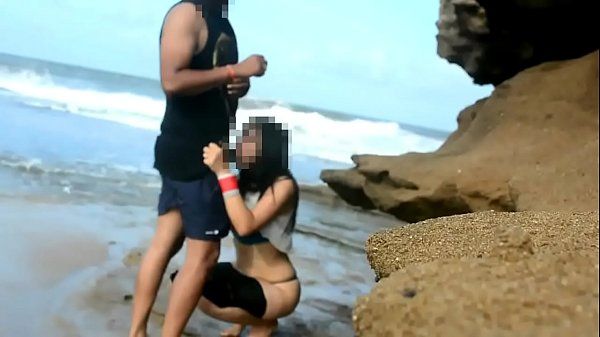Farhana R real life desi couple fucking at beach - 1