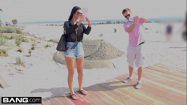 Scatrina Jasmine Jae is a hot MILF with big tits and a pierced clit. The trio go to the beach where Jasmine exposes her pussy for the public to see! Dominicana