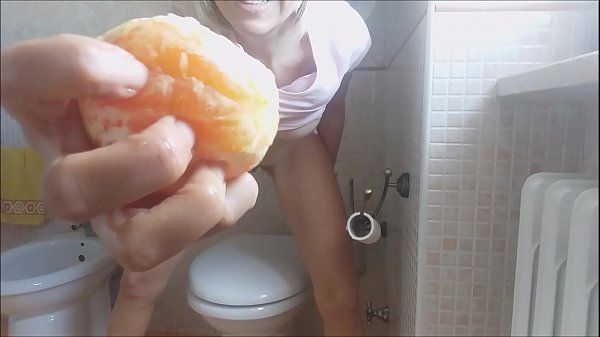 a beautiful pee ... on orange! I must be crazy or perverted - 2