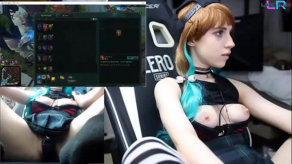 Teen Playing League of Legends with an Ohmibod 2/2 - 2