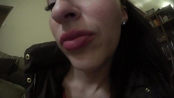 T-Cartoon British Girlfriend Wants To Tease With Her Tongue and Mouth Bersek